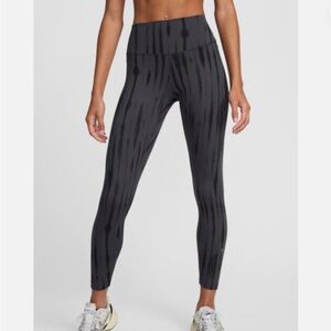 Nike Women's Charcoal Patterned Leggings